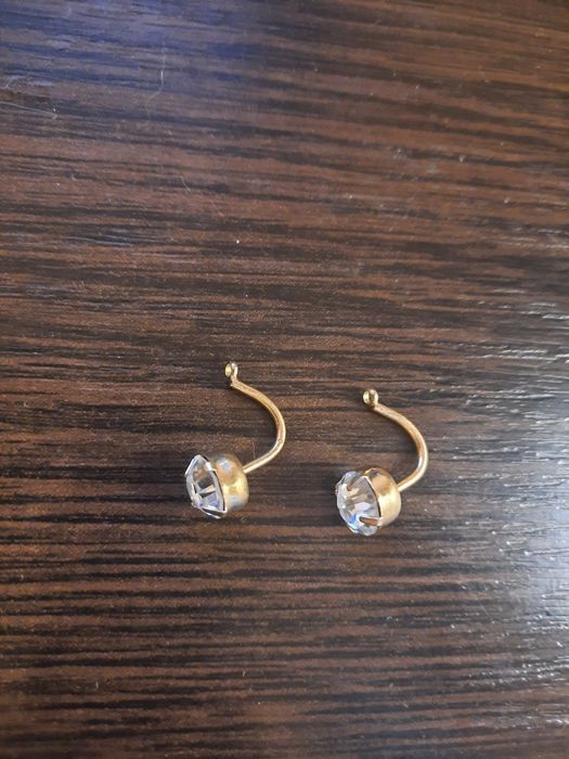 Серьги с белыми камушками сережки бижутерия