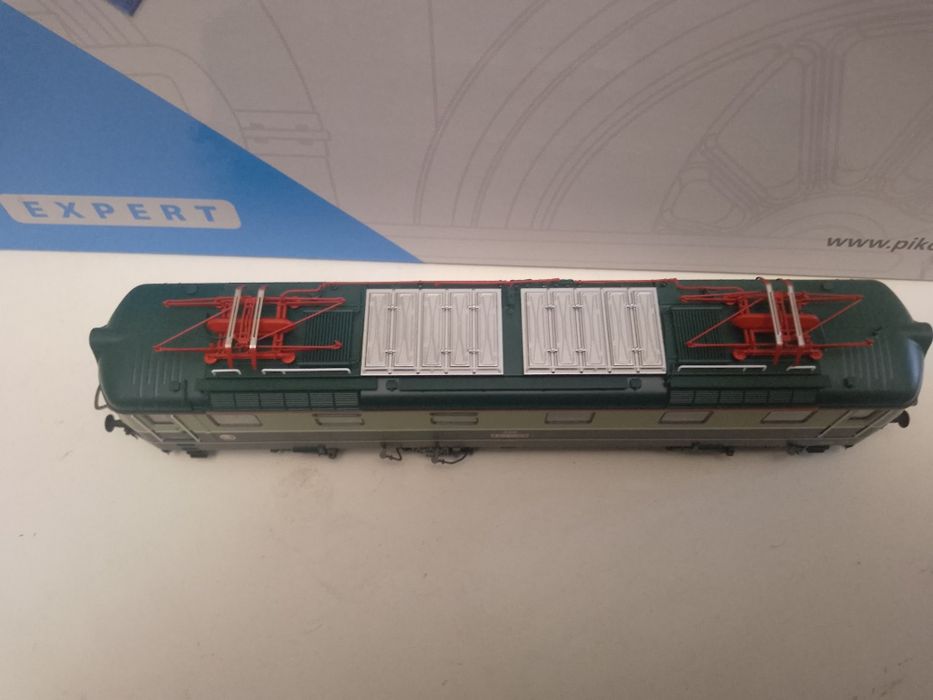 Электровоз Е669 типа ЧС2 от фирмы Piko арт.21020 аналог 1:87 но