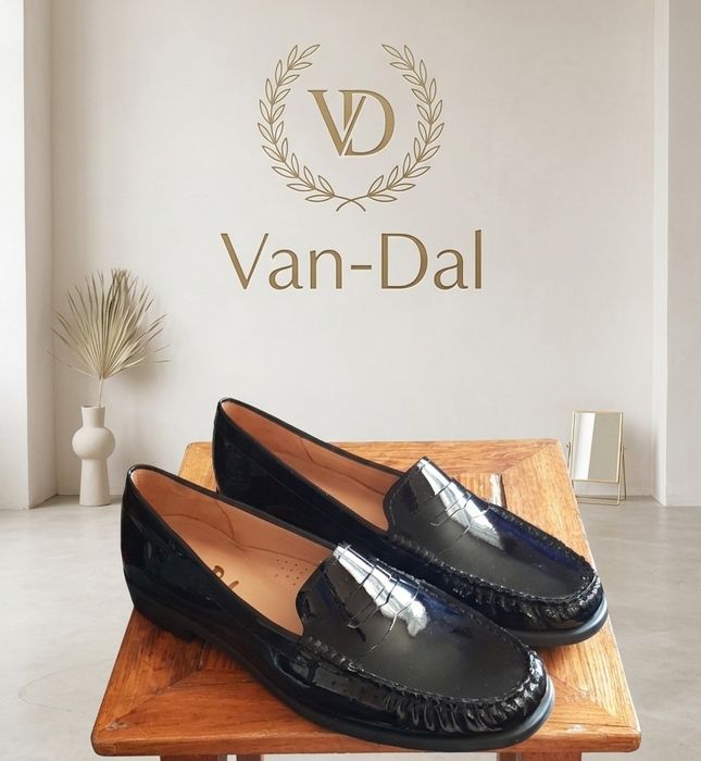 Жіночі нові шкіряні лаковані лофери Van Dal,Англія,р.40