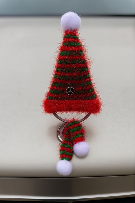 Шапочка на значок мерседес