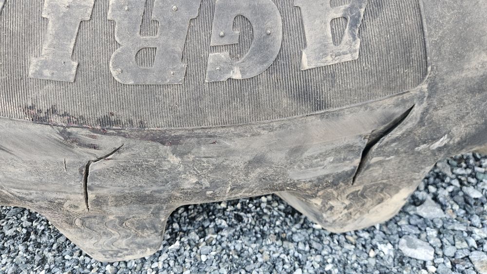 Opona BKT 900/60r 32