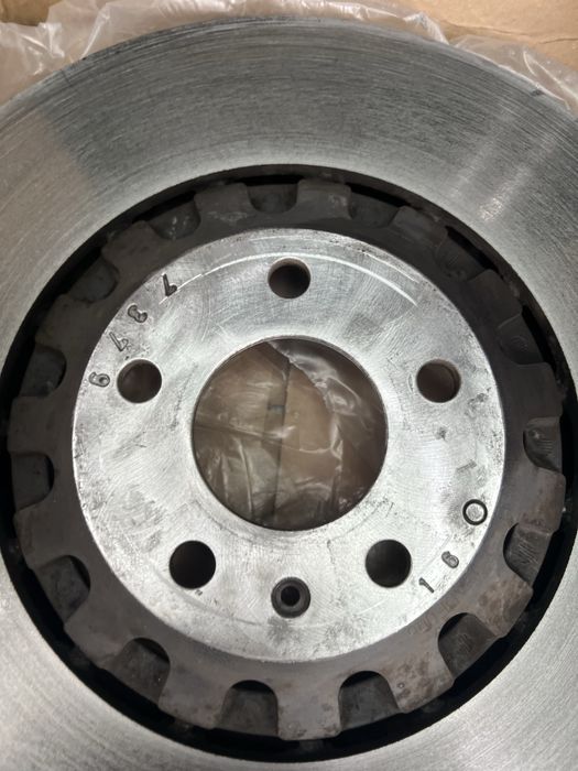 Гальмівний диск передній  Audi Q7 (оригінал)