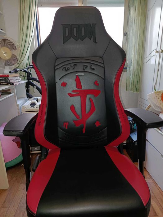 noblechairs HERO – Doom Edition