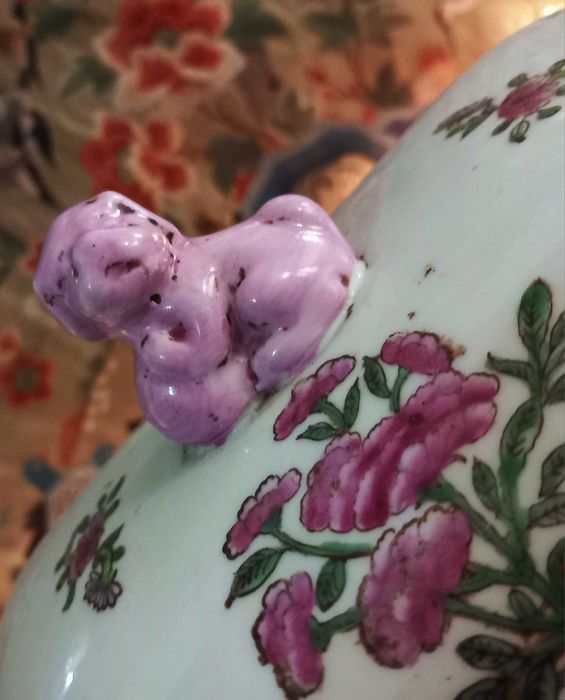 Bonita e Antiga Caixa de Joias Porcelana Chinesa, Família Rosa.