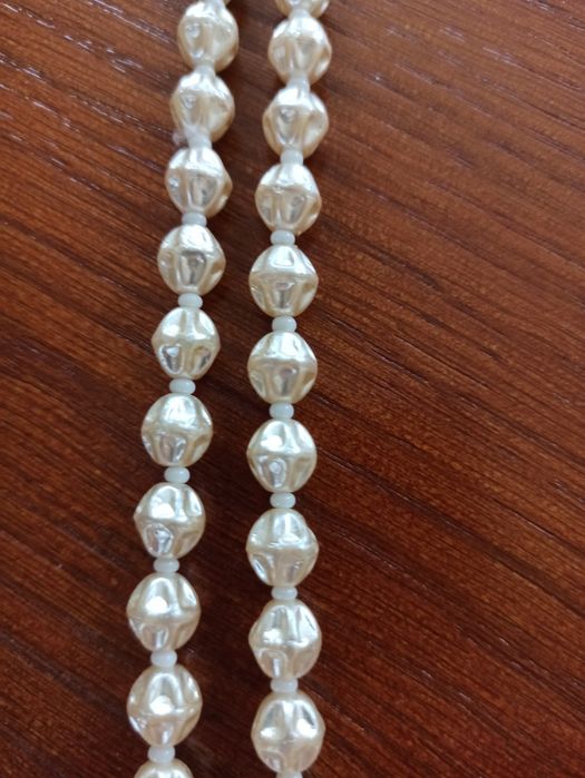 Вінтажні буси на застібці