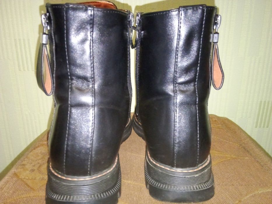 Черевики на дівчинку-підлітка