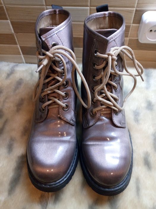 Ботинки берцы женские демисезон зима.  Германия Лаковая кожа Размер 41