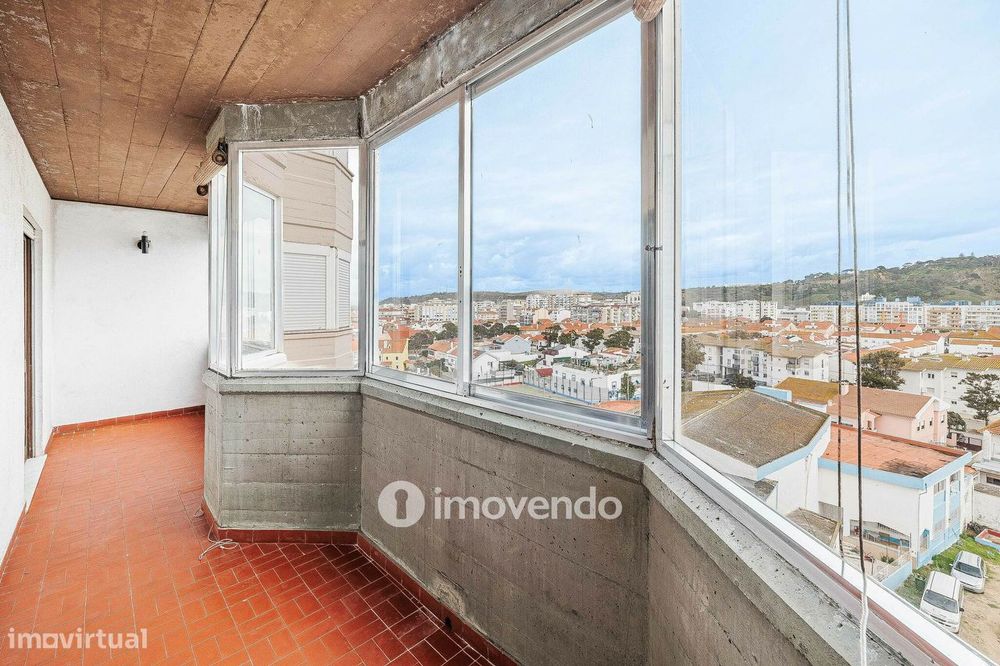 Apartamento T1 junto à praia, com estacionamento, Costa da Caparica