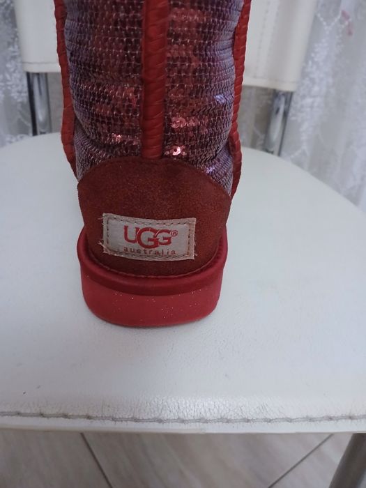 Угги натуральная замша в паетках, внутри натуральная цигейка. Пару раз