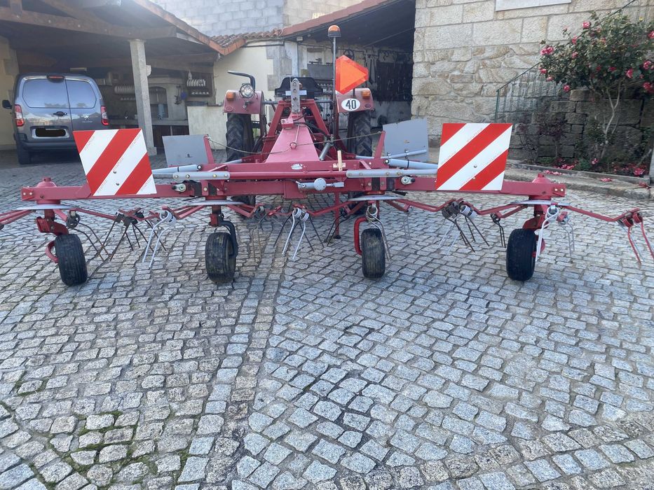 Virador de feno STOLL Z 585 PRO