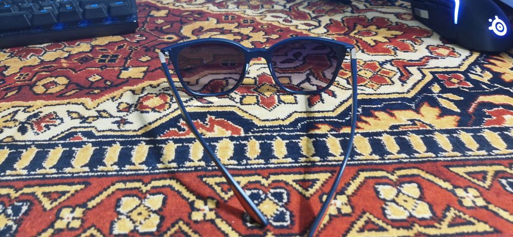 Okulary przeciwsłoneczne granatowe