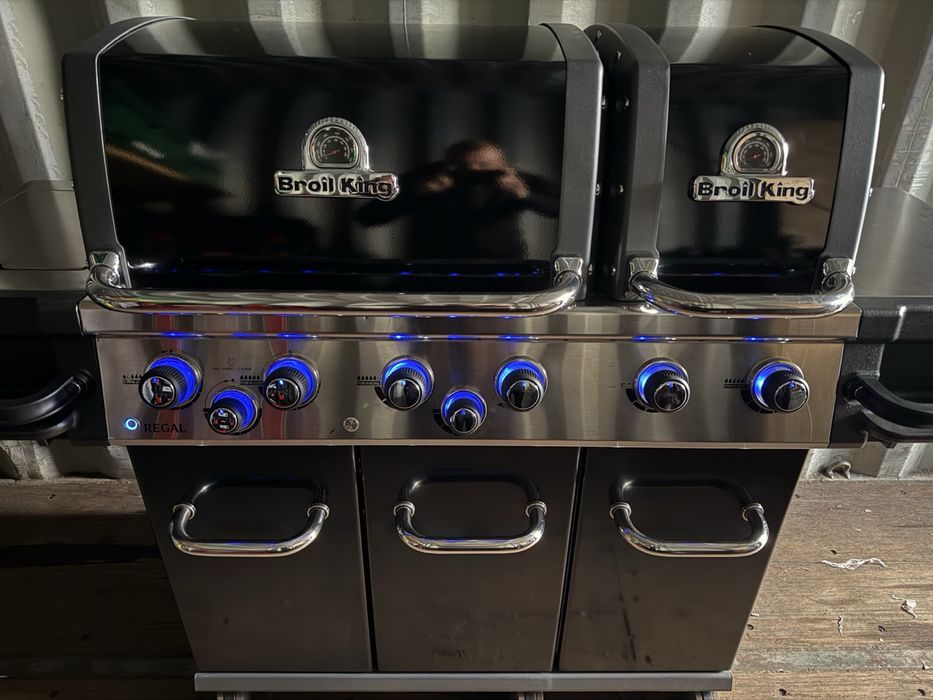 Grill gazowy BROIL KING REGAL 690 XL - 6 palnikowy plus palnik do stekow, rożen