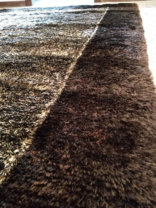 Carpete tons de castanho escuro