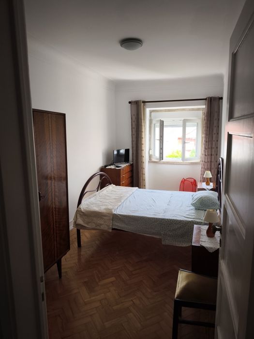 Quarto para alugar Lisboa - junto à Paiva Couceiro