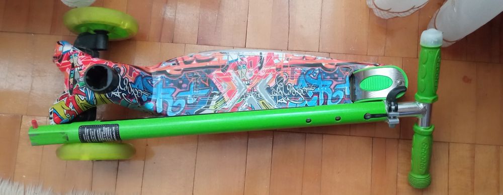 Продам самокат трьох колісний дитячий