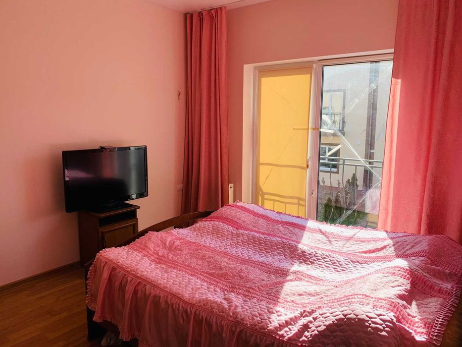 Таунхаус з ремонтом - 10 км від метро. Річка, Ліс