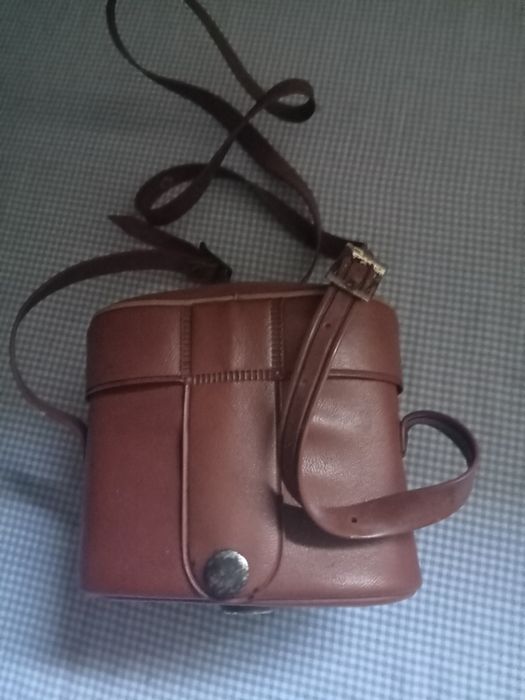 Máquina vintage com bolsa