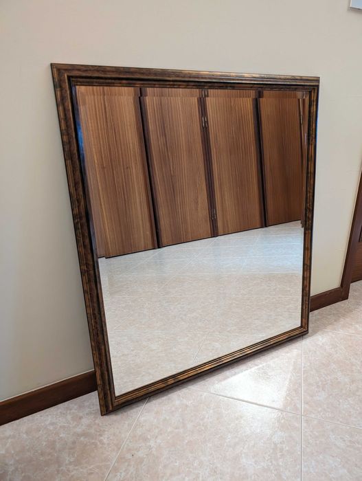 Mirror + storage cabinet + rugs64585351575938120