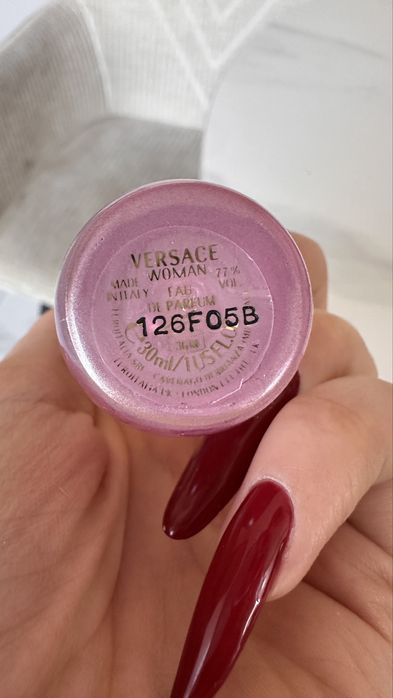 парфумована  вода Versace Woman від італійського модного дому Versace.