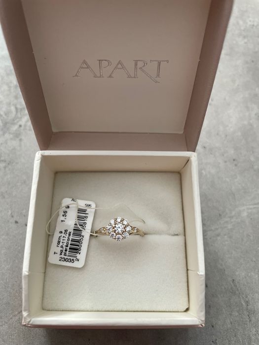 Złoty pierścionek APART