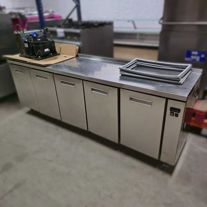 Bancada refrigerada com 5 portas com grupo compressor (2475x600x890mm)