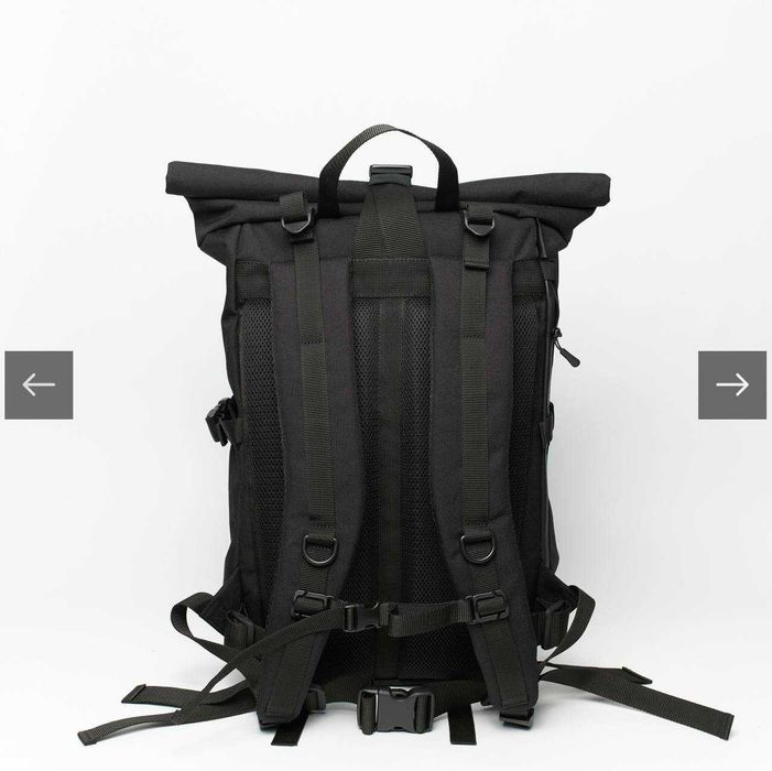Mochila preta com detalhe refletor