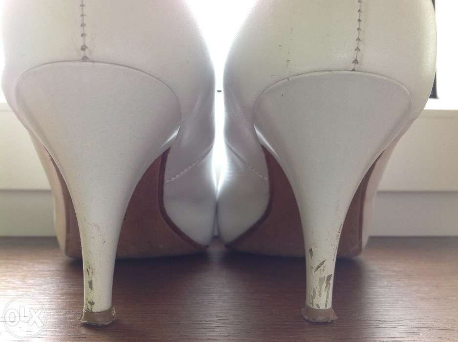 Wygodne klasyczne buty ślubne, rozm. 39, białe