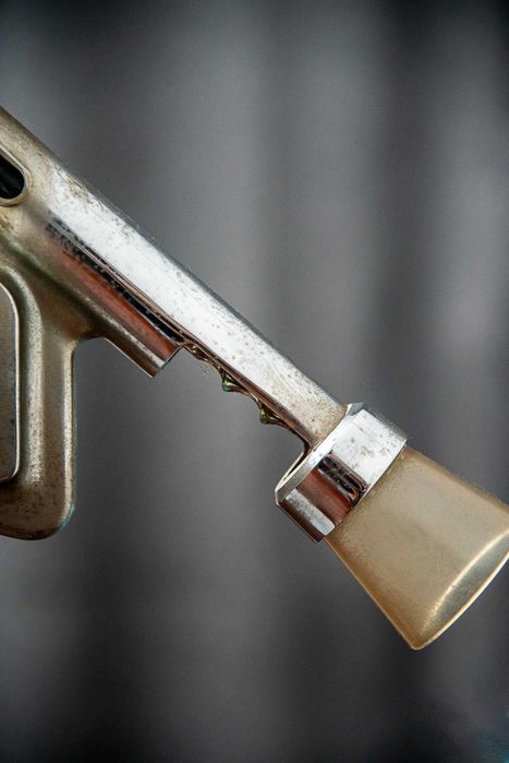 Saca Rolhas de Mesa Antigo em Metal - Abridor de Vinho