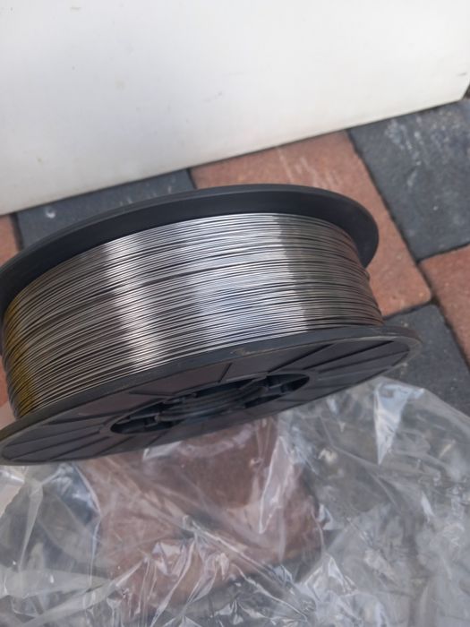 Drut spawalniczy do spawania osłonowy