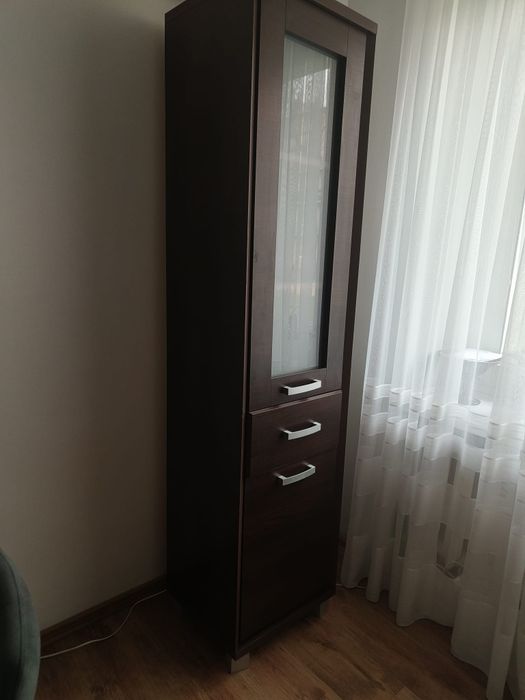 Witryna z szafkami i szufladą
