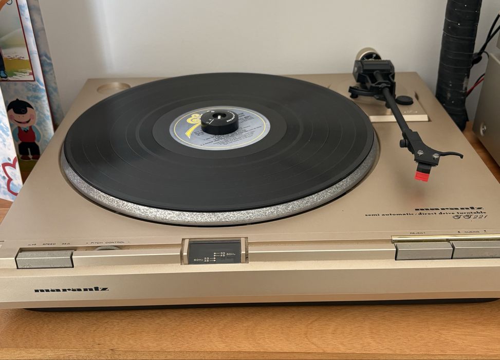 Gira-discos Marantz TT221