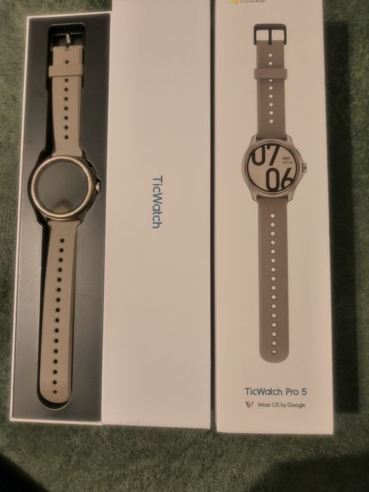 Sprzedam ticwatch 5 pro w idealnym stanie .