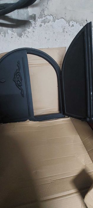 Чугунная  двухстворчатая дверь для коптильни