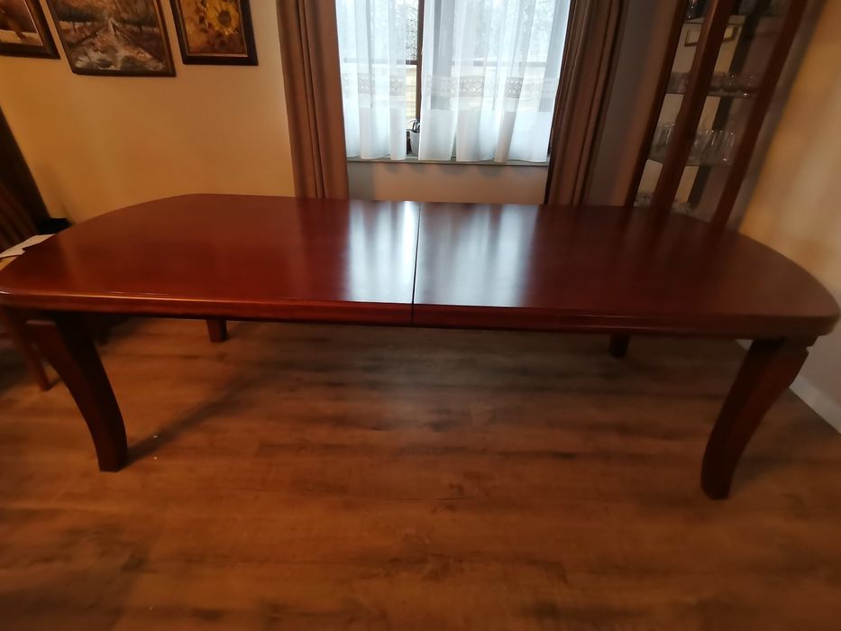 Drewniany stół kolor mahoń