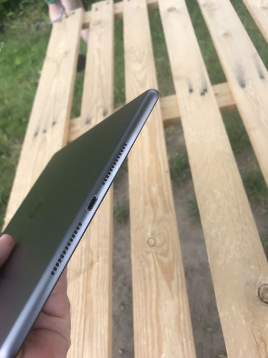 Apple iPad 8 ідеальному стані