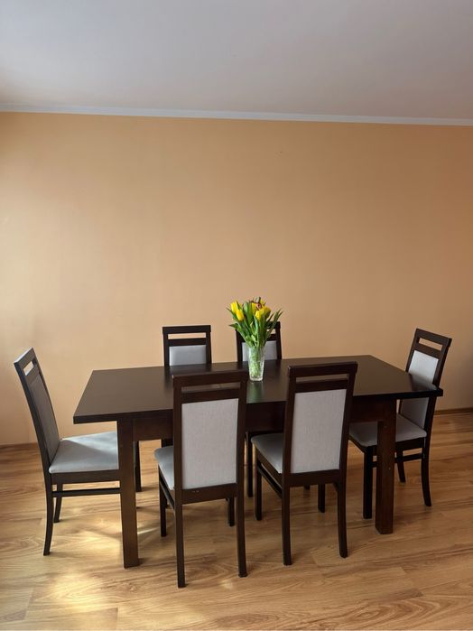 Duży stół rozkładany i 6 krzeseł