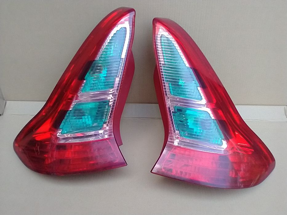 Citroen C4 coupe 3 drzwi Lampa tył L/P Europa