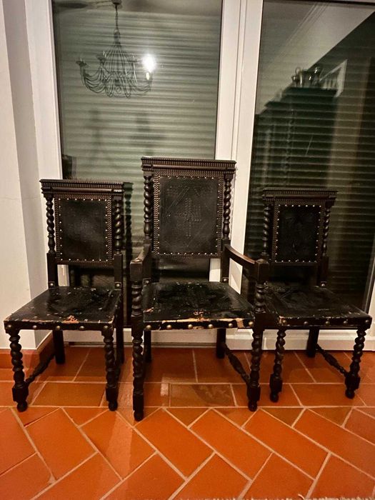 Conjunto de móveis antigos de madeira em pau santo