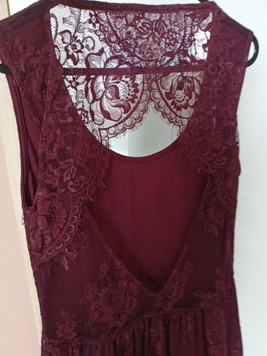 Sukienka koronkowa M House odkryte plecy