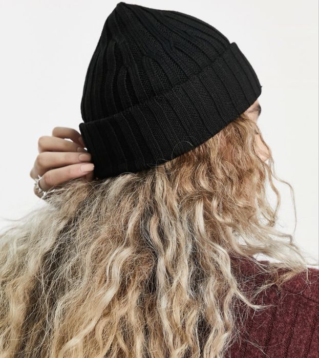 Шапка бінні чорна weekday