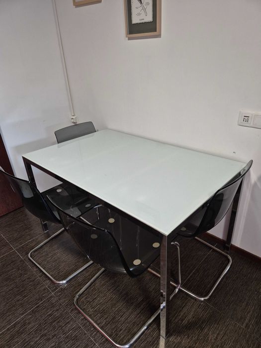 Mesa e 4 cadeiras ikea
