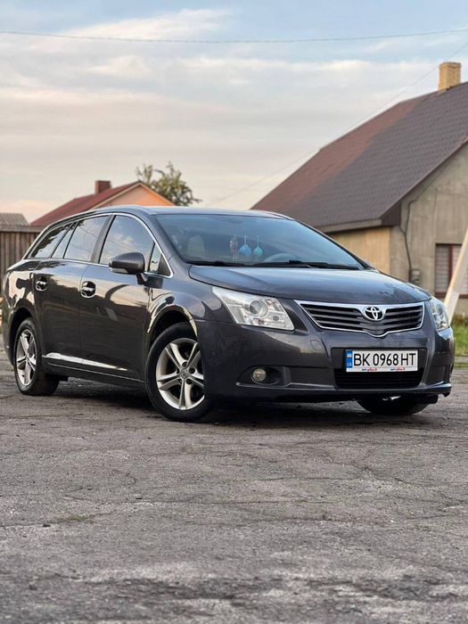 toyota avensis .