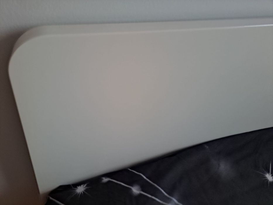 Cama de casal com colchão,usado. Com bom estado. De IKEA