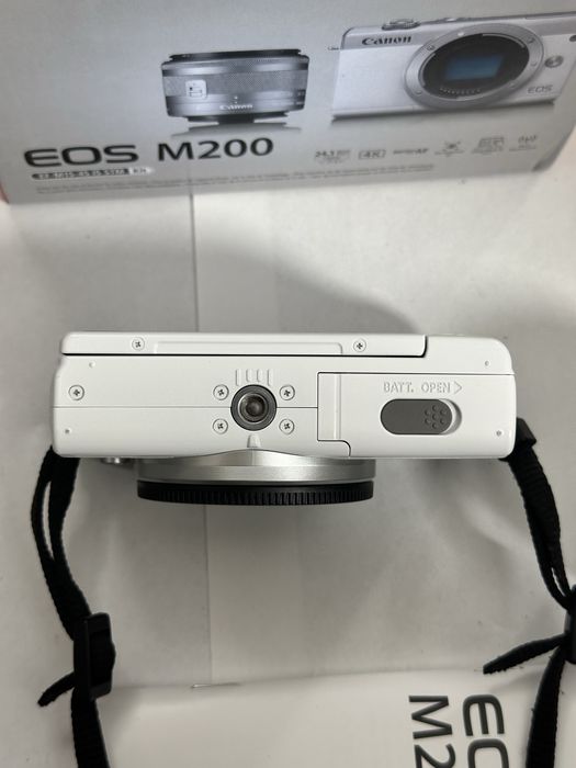 Canon Powershot EOS M200 Новий