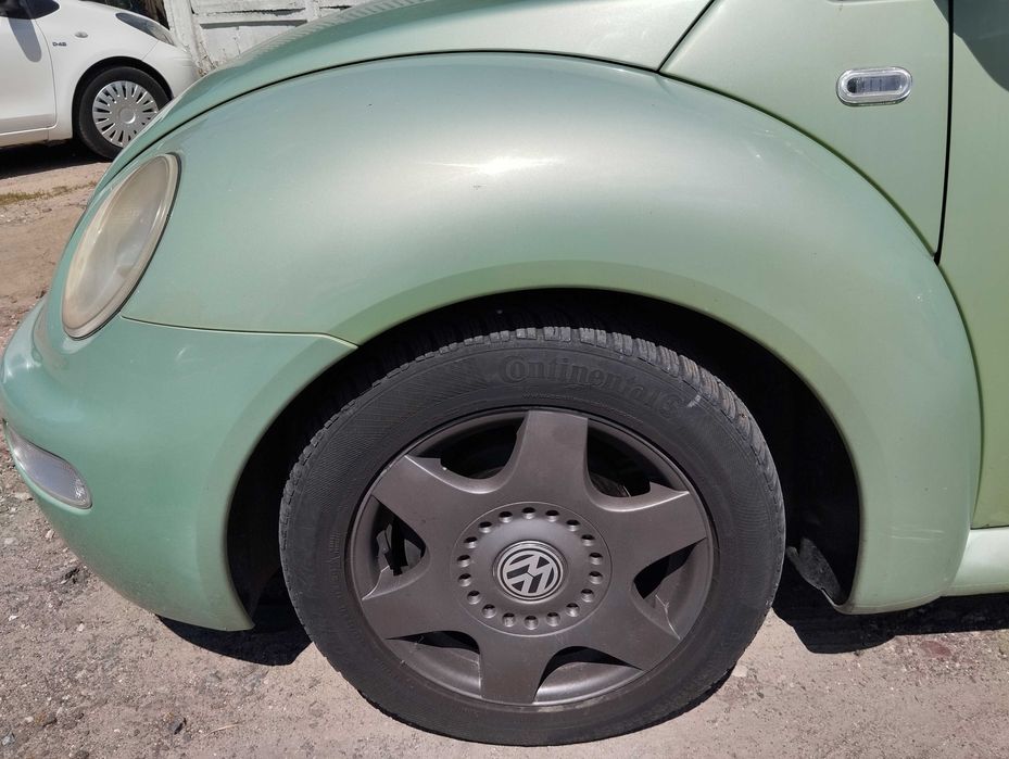 Volkswagen New Beetle 1.9TDI 2000r.Błotnik przedni lewy.