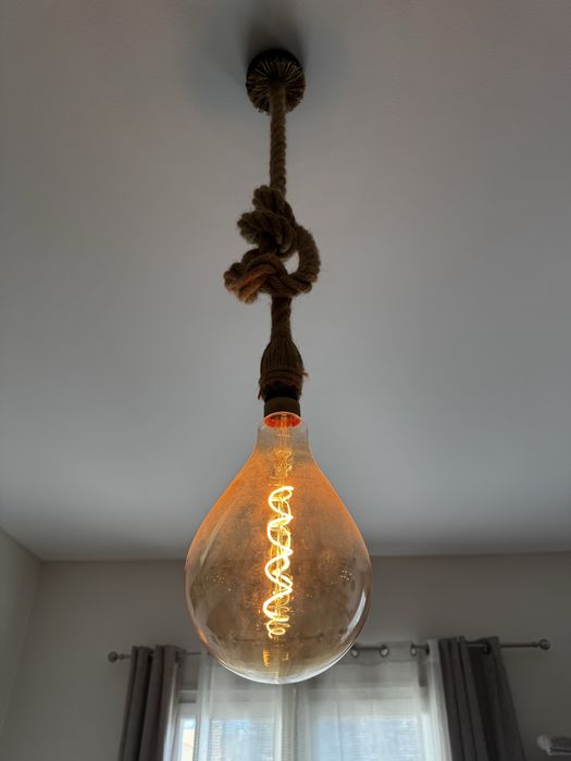 Candeeiro suspenso de teto em corda com lâmpada