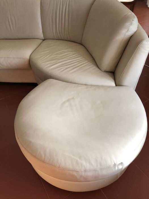 Sofás em pele como novos.