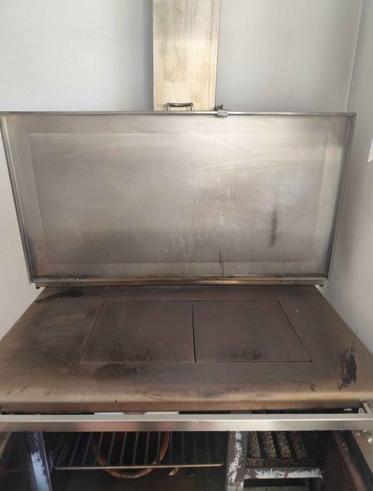 Forno a lenha com arrumação