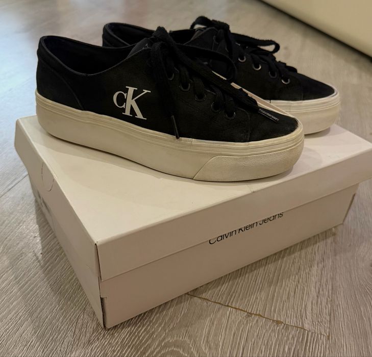 Calvin Klein кеди жіночі 39 розмір