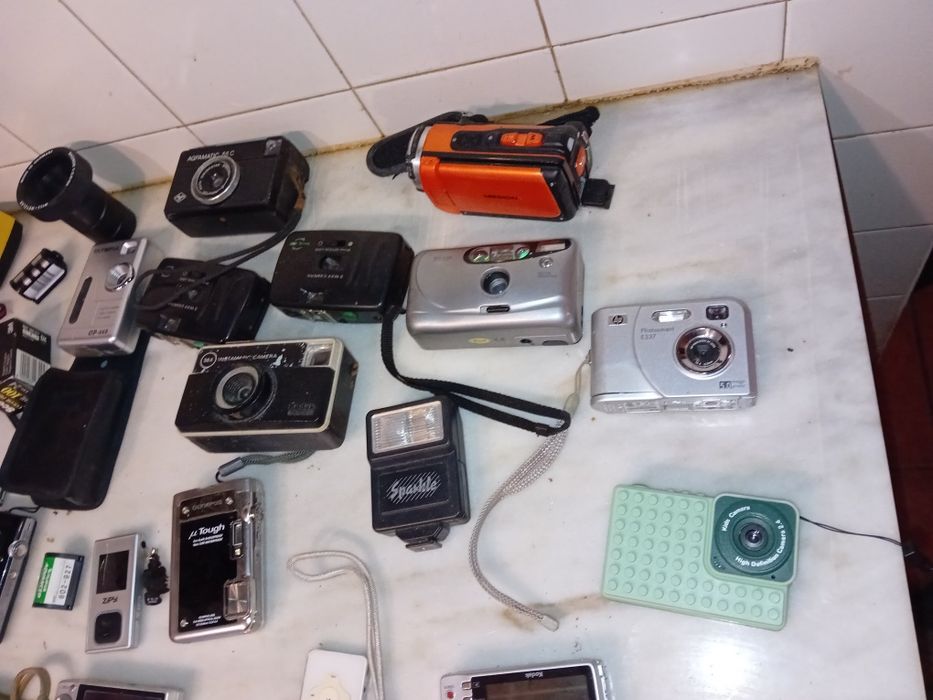Conjunto de 18 Máquinas Fotográficas para Reparação/Peças/Outros